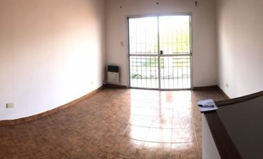 LOTE CON 3 DUPLEX A METROS DE LA PLAZA