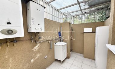 Casa en arriendo de 5 dorm. en La Reina