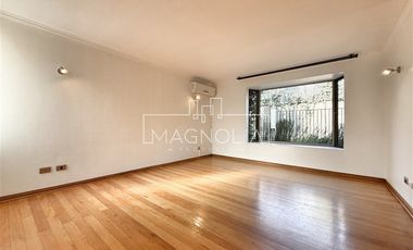 Casa en arriendo de 5 dorm. en La Reina