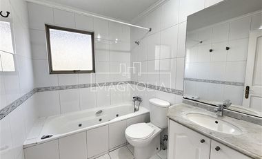 Casa en arriendo de 5 dorm. en La Reina