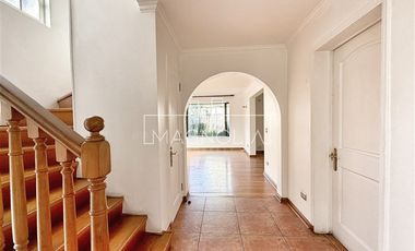 Casa en arriendo de 5 dorm. en La Reina