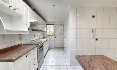 Casa en arriendo de 5 dorm. en La Reina