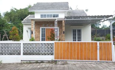 DIJUAL RUMAH MODERN MINIMALIS DEKET PASAR GODEAN