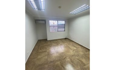 Alquiler de Oficina en Altos del Chase 490 mts Disponible