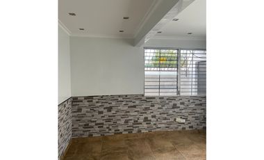 Alquiler de Oficina en Altos del Chase 490 mts Disponible