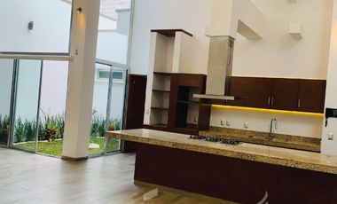 Se vende casa con 3 habitaciones en planta baja- Zona Monte Magno