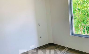Se vende casa con 3 habitaciones en planta baja- Zona Monte Magno