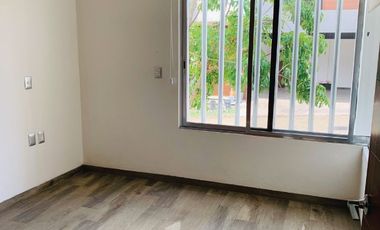 Se vende casa con 3 habitaciones en planta baja- Zona Monte Magno