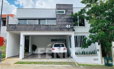 Se vende casa con 3 habitaciones en planta baja- Zona Monte Magno