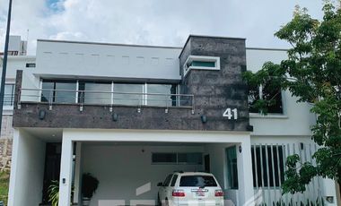 Se vende casa con 3 habitaciones en planta baja- Zona Monte Magno