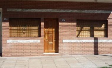 DOS DEPARTAMENTOS EN BLOCK EN PARQUE JOHNSTON. EXCELENTES JUNTOS COMO UNA SOLA VIVIENDA O SEPARADOS.