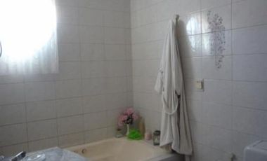 DOS DEPARTAMENTOS EN BLOCK EN PARQUE JOHNSTON. EXCELENTES JUNTOS COMO UNA SOLA VIVIENDA O SEPARADOS.