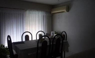 DOS DEPARTAMENTOS EN BLOCK EN PARQUE JOHNSTON. EXCELENTES JUNTOS COMO UNA SOLA VIVIENDA O SEPARADOS.