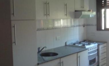 DOS DEPARTAMENTOS EN BLOCK EN PARQUE JOHNSTON. EXCELENTES JUNTOS COMO UNA SOLA VIVIENDA O SEPARADOS.