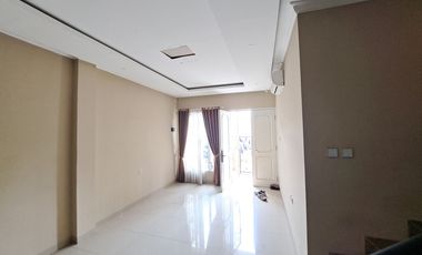 Rumah Luas 2 Lt SHM 15 Menit ke Gerbang Tol Jati Warna 1 J-38304