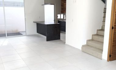 CASA NVA EN FRACC. PRIVADO CERCA DE PLAZA COMERCIAL