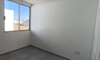 CASA NVA EN FRACC. PRIVADO CERCA DE PLAZA COMERCIAL