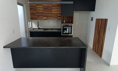CASA NVA EN FRACC. PRIVADO CERCA DE PLAZA COMERCIAL