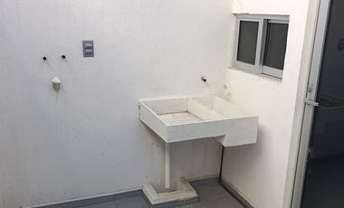 CASA NVA EN FRACC. PRIVADO CERCA DE PLAZA COMERCIAL
