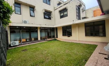 Rumah Besar Cocok Untuk Kantor atau Rumah Tinggal di Mainroad area Lengkong Kodya Bandung