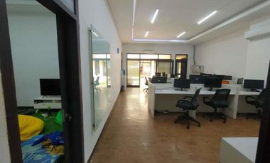 Rumah Besar Cocok Untuk Kantor atau Rumah Tinggal di Mainroad area Lengkong Kodya Bandung
