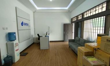 Rumah Besar Cocok Untuk Kantor atau Rumah Tinggal di Mainroad area Lengkong Kodya Bandung