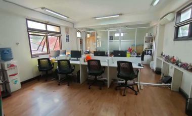 Rumah Besar Cocok Untuk Kantor atau Rumah Tinggal di Mainroad area Lengkong Kodya Bandung