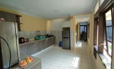 Rumah Besar Cocok Untuk Kantor atau Rumah Tinggal di Mainroad area Lengkong Kodya Bandung
