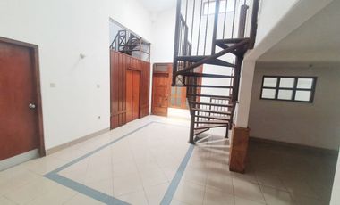 Rumah Disewakan Dekat Ciputra World Surabaya, Kampus UWKS