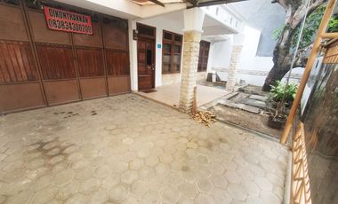 Rumah Disewakan Dekat Ciputra World Surabaya, Kampus UWKS