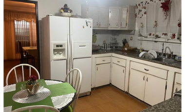 SE VENDE CASA DOS PLANTAS  EN ALTOS DE SANTA MARA, por Linda Vista