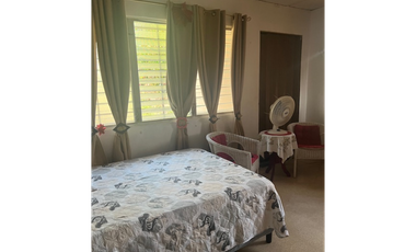 SE VENDE CASA DOS PLANTAS  EN ALTOS DE SANTA MARA, por Linda Vista