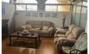 SE VENDE CASA DOS PLANTAS  EN ALTOS DE SANTA MARA, por Linda Vista