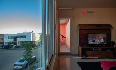 Casa en Venta dentro de coto Valle Imperial