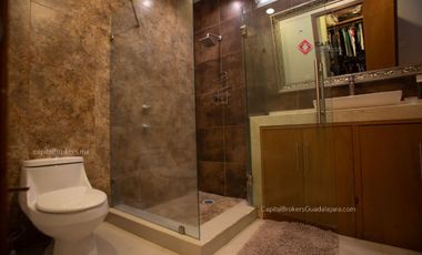 Casa en Venta dentro de coto Valle Imperial