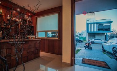 Casa en Venta dentro de coto Valle Imperial