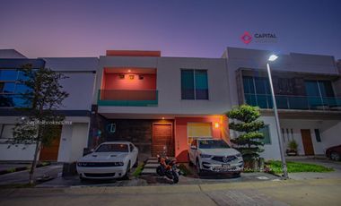 Casa en Venta dentro de coto Valle Imperial