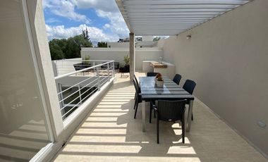 Preciosa Casa en Zona Tejeda, 3 Niveles, Roof Garden, Doble Altura, Lujo