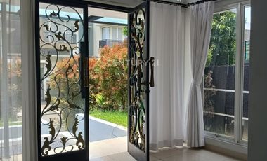 Rumah 2 Lantai Semi Furnished Modern Ada Swimming Pool 7593