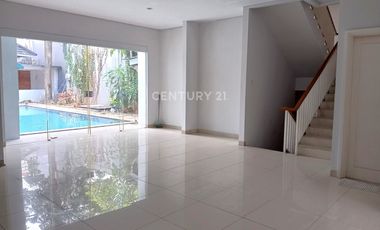 Rumah 2 Lantai Semi Furnished Modern Ada Swimming Pool 7593
