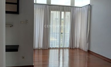 Rumah 2 Lantai Semi Furnished Modern Ada Swimming Pool 7593