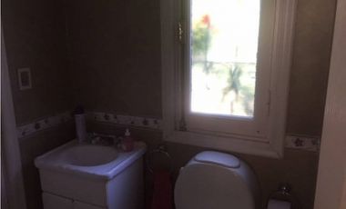 CASA CON PISCINA EN BARRIO LOS TRONCOS