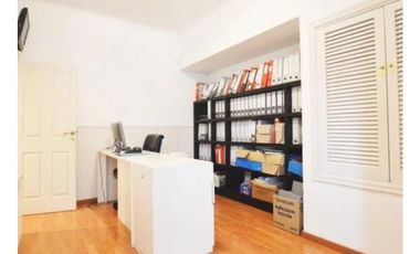 CASA CON PISCINA EN BARRIO LOS TRONCOS