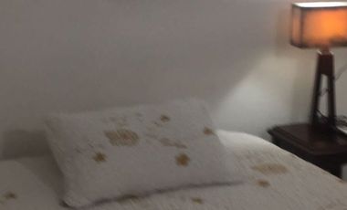 SE ALQUILAN HABITACIONES POR NOCHE DE ACOMODACION DE PAREJA Y ACOMODACION MULTIPLE, EXCELNTE UBICACION