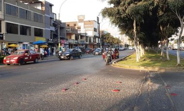 Locales Comerciales Alquiler AV. Antunez de Mayolo  - LOS OLIVOS