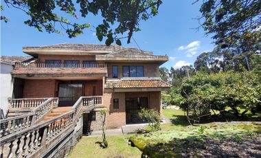 amplia propiedad casa y terreno en venta en plena av americas el batan