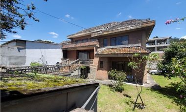 amplia propiedad casa y terreno en venta en plena av americas el batan