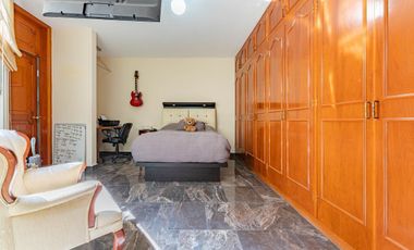 Amplia Residencia En Venta, En Condominio Exclusivo Cerca De San Jerónimo