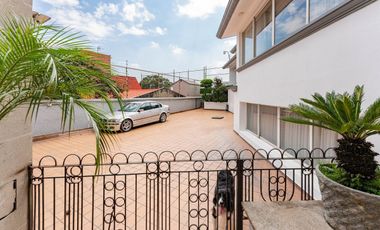 Amplia Residencia En Venta, En Condominio Exclusivo Cerca De San Jerónimo