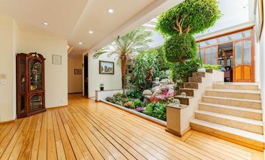 Amplia Residencia En Venta, En Condominio Exclusivo Cerca De San Jerónimo